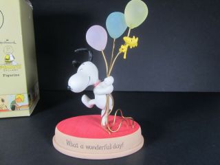 What A Wonderful Day Snoopy Woodstock Peanuts Figurine Balloons 2010 Hallmark