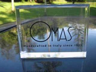 OMAS HANDCRAFTED IN ITALY SINCE 1925 LUCITE PAPER WEIGHT ADVERTISING PLAQUE 2