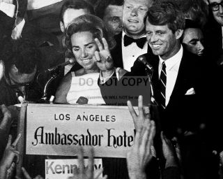 Robert F Kennedy Celebrates California Win Prior To Shooting 8x10 Photo (aa - 828)