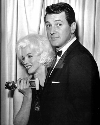 Marilyn Monroe And Rock Hudson At The 1962 Golden Globes - 8x10 Photo (az790)