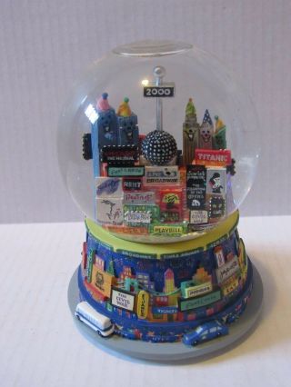 2000 Bloomingdales Broadway Cares Snowglobe Times Square Twin Towers Cats