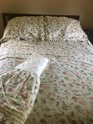 Longaberger Botanical Reversible Comforter,  2 Shams And Bedskirt (full Size)