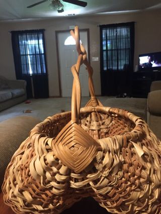 Vintage Large Butt Basket (egg Gathering Baskett).  God 