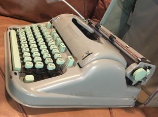 Vintage Hermes 3000 Portable Typewriter W/Case Seafoam Green 7