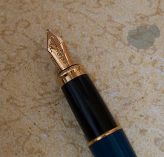 S.  T.  Dupont Fidelio Fountain Pen in Blue Lacquer,  OM 14K nib 4
