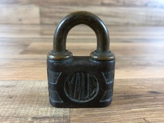 Vintage Yale Y&T Heavy Metal Brass Padlock Lock No Key 2