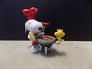 2011 Hallmark Grill Master Ornament Spotlight On Snoopy 14 Bbq Cookout King