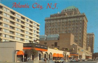C21 - 9589,  Resorts International Hotel,  Atlantic City Nj.  Postcard.