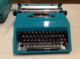 Olivetti Underwood Studio 45 Typewriter Complete In Case - Turquoise
