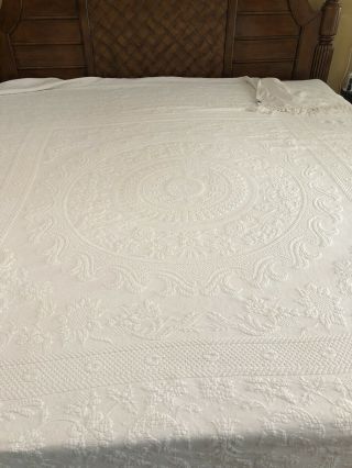 Vintage Bates Queen Elizabeth Chenille White Bedspread Great Cond Usa
