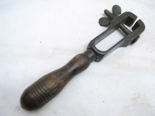 Antique Blacksmith Hand Pinch Vise Clamp Tool Wood Handle Jeweler 