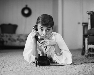 Audrey Hepburn Legendary Actress - 8x10 Publicity Photo (fb - 712)