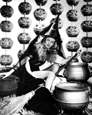 Veronica Lake In The Film " I Married A Witch " - 8x10 Publicity Photo (zy - 351)