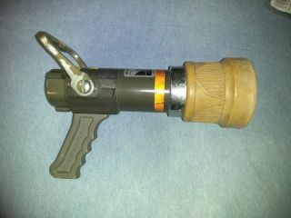 Elkhart Brass Select - O - Matic Sm - 30f 300gpm 1.  5 " Fire Nozzle W/pistol Grip