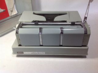 Hermes 3000 Portable typewriter 8