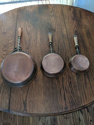 Vintage Set Of 3 Old Copper Pots Twisted Metal,  Wood Handle Frying Pans 10 7 6 "