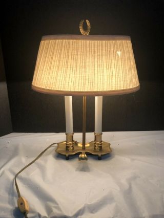 Vtg Brass Serpentine Bouillotte Table Lamp W/ French Horns And Pleated Shade