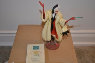 Walt Disney Classics Porcelain Figurine 101 Dalmatians Cruella De Vil Anita