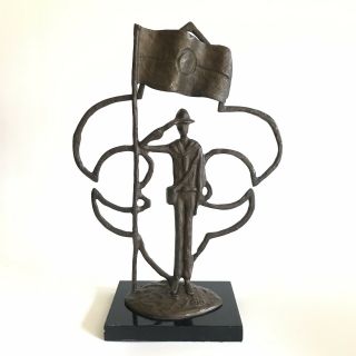 Scouting Bronze Or Cast Metal Statue Saluting Boy Scout Troup Flag