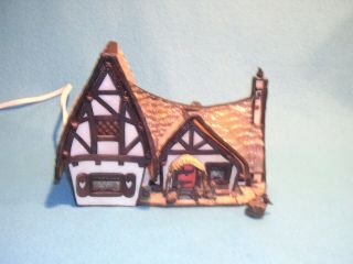 Disney Lighted Village Snow White And The Seven Dwarfs Cottage,  Forma Virtum