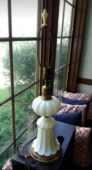 Vintage Stiffel Style Brass & Milk Glass Table Lamp Hollywood Regency Finial