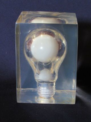 Rare Vintage Lucite Pop Art Encased Glow In The Dark Light Bulb Paperweight