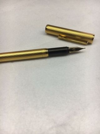 Dunhill Fountain Pen - Gold Plated,  Barleycorn Finish