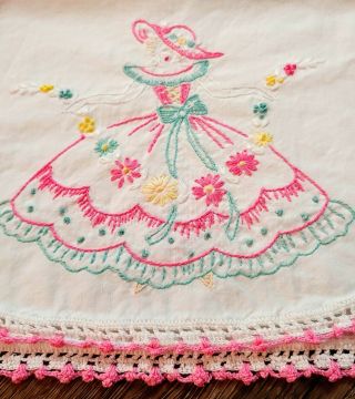 Vintage Southern Belle Floral Embroidered Pair Pillowcases crochet pink trim 2