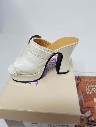 Just The Right Shoe Figurine Struttin ' by Raine & Willitts 4