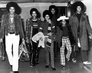 " The Jackson Five " Arrive In London In October,  1972 - 8x10 Photo (ab - 532)