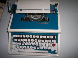 Vintage Underwood 315 Typewriter with Case Needs Ribbon Made in Spain 2