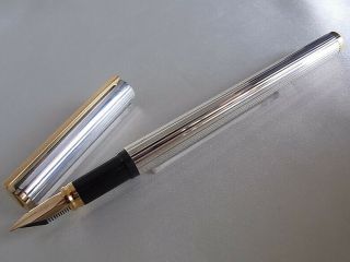 S.  T.  Dupont Classic Fountain Pen 18k M Nib
