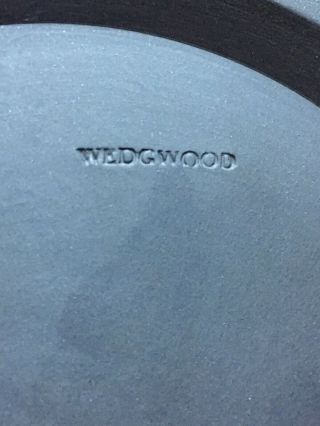 Wedgwood Grapevine White on Black Jasperware Large Round Box and Lid 1960 ' s 5 