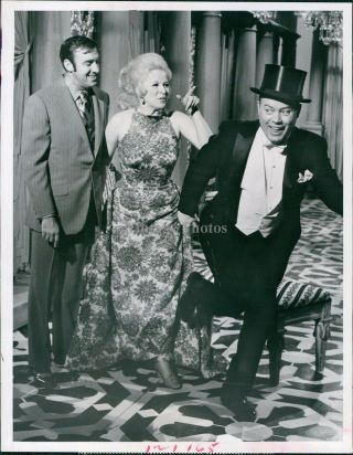 1969 Mary Costa Jim Nabors Frank Sutton Opera Singer Fred Astaire Photo 7x9