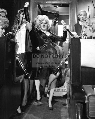 Marilyn Monroe & Tony Curtis In The Film " Some Like It Hot " 8x10 Photo (bb - 372)