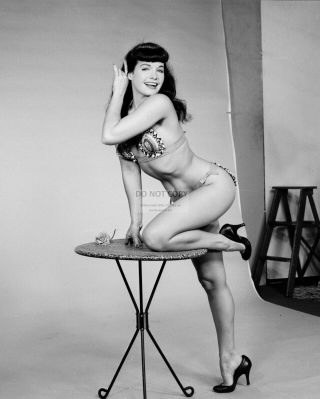 Bettie Page Model And Actress Pin Up - 8x10 Publicity Photo (ww078)