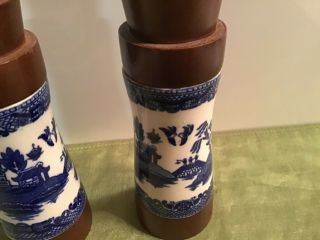 Vintage Blue Willow Pattern Set Salt & Pepper Shakers Wood/blue & White Ceramic