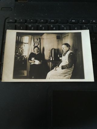 Antique Photo Postcard Rppc - Kitchen,  2 Ladies 1 Cat,  Xmas Tree In Background