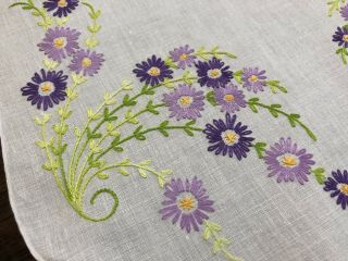 Vtg Hand - Embroidered Purple Daisy Floral Dresser Scarf Or Table Runner (rf992)