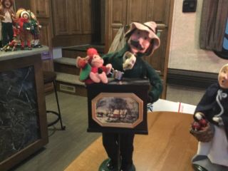 Byers Choice Carolers Man With Monkey Playing For Pennies 2000