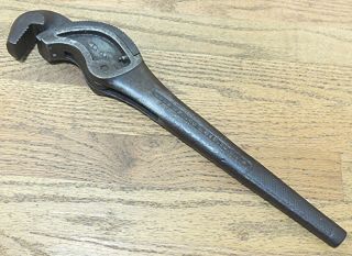 1897 Reed Mfg.  Co.  Erie,  Pa No.  16” Self Adjusting Pipe Wrench - Antique Hand Tool