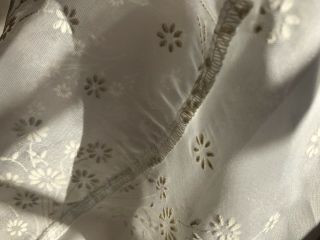 Vintage Flocked Fabric Sheer,  Daisies White Tablecloth 5