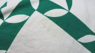 WHITE WITH DARK GREEN REVERSE DESIGN ABSTRACT LEAF BORDER  VINTAGE TABLECLOTH 3