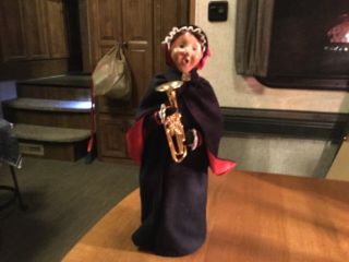 Byers Choice Caroler Salvation Army Lady With French Horn 2004