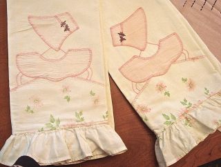 Vtg Baby Bedroom Set Pink Hand Embroidered Cover Runners Pillowcases Hull Vase 5