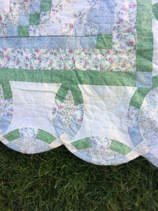 Vintage Handmade Hand Stitch Quilt Scalloped Edges Patch Paisley Green 5