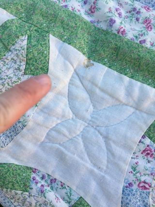 Vintage Handmade Hand Stitch Quilt Scalloped Edges Patch Paisley Green 6