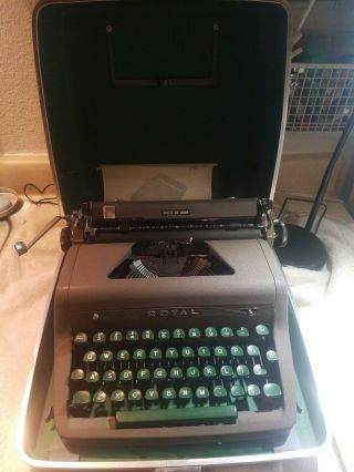 Vintage Royal Quiet Delux Portable Typewriter Green Keys W/case