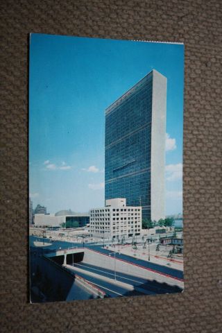 Vintage Postcard United Nations Headquarters,  York City 2b