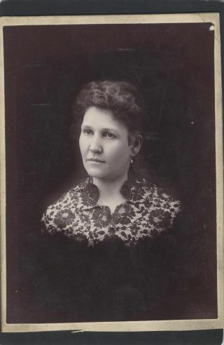 1891 Cabinet Card Portrait Of Woman In Lace Dress - Memorial Card